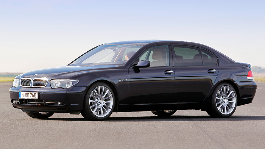 BMW 7. seeria Sedaan (E66) seitse kaheksandikku külgvaade seistes BMW 7. seeria Sedaan (E66) seitse kaheksandikku külgvaade seistes