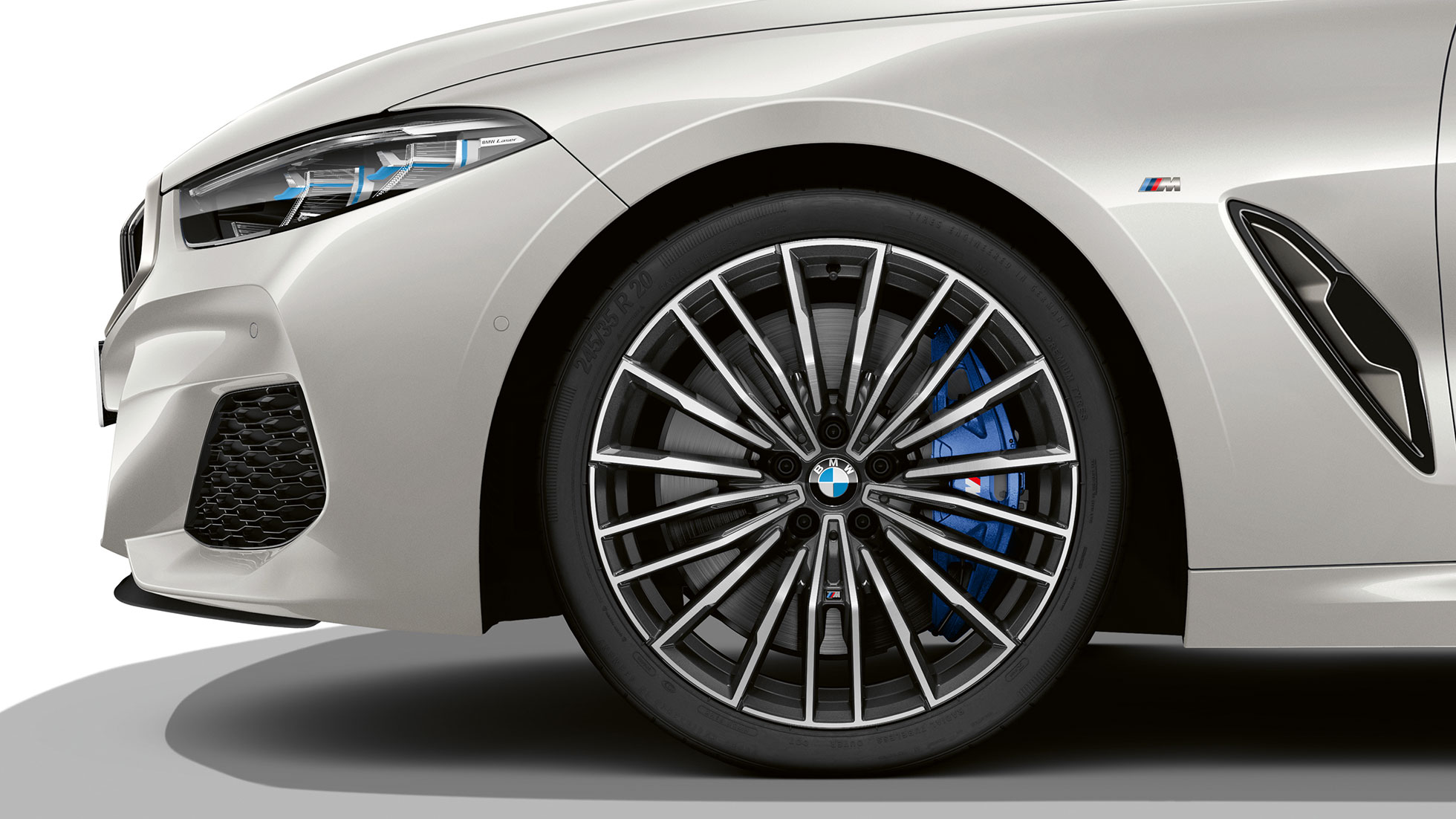 BMW M850i xDrive, Mineral White metallik, 20-tollised kergmetallveljed, multi-spoke 729 M. BMW M850i xDrive, Mineral White metallik, 20-tollised kergmetallveljed, multi-spoke 729 M.