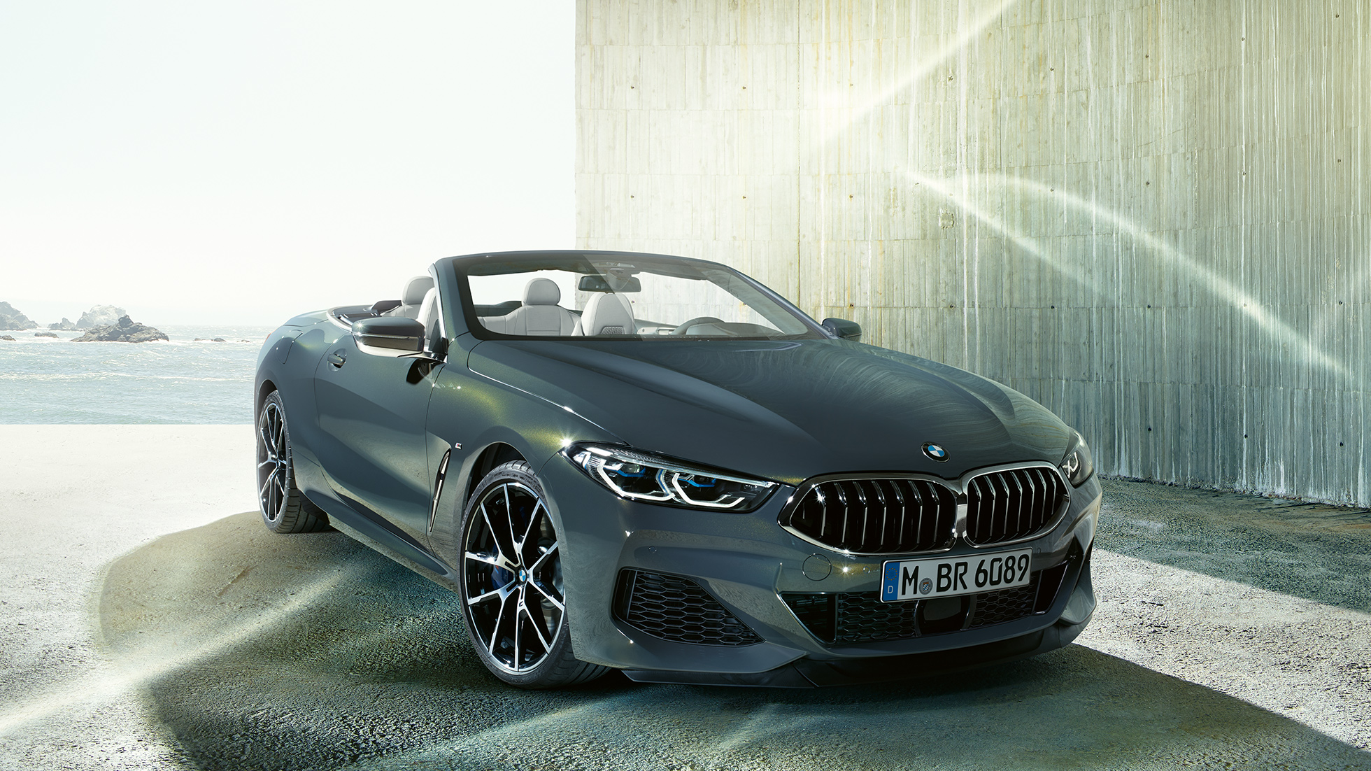 BMW M850i xDrive Dravit Grey metallik, kolm neljandikku eestvaade vasakult. BMW M850i xDrive Dravit Grey metallik, kolm neljandikku eestvaade vasakult.
