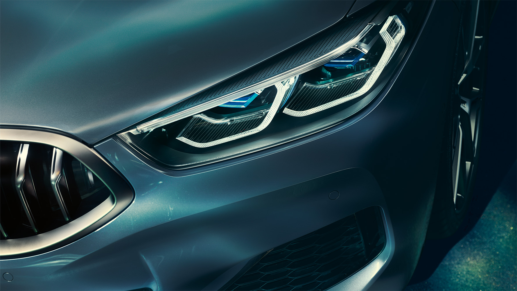 BMW 8. seeria, lasertuli BMW 8. seeria Coupé eesmise lasertule lähivõte.