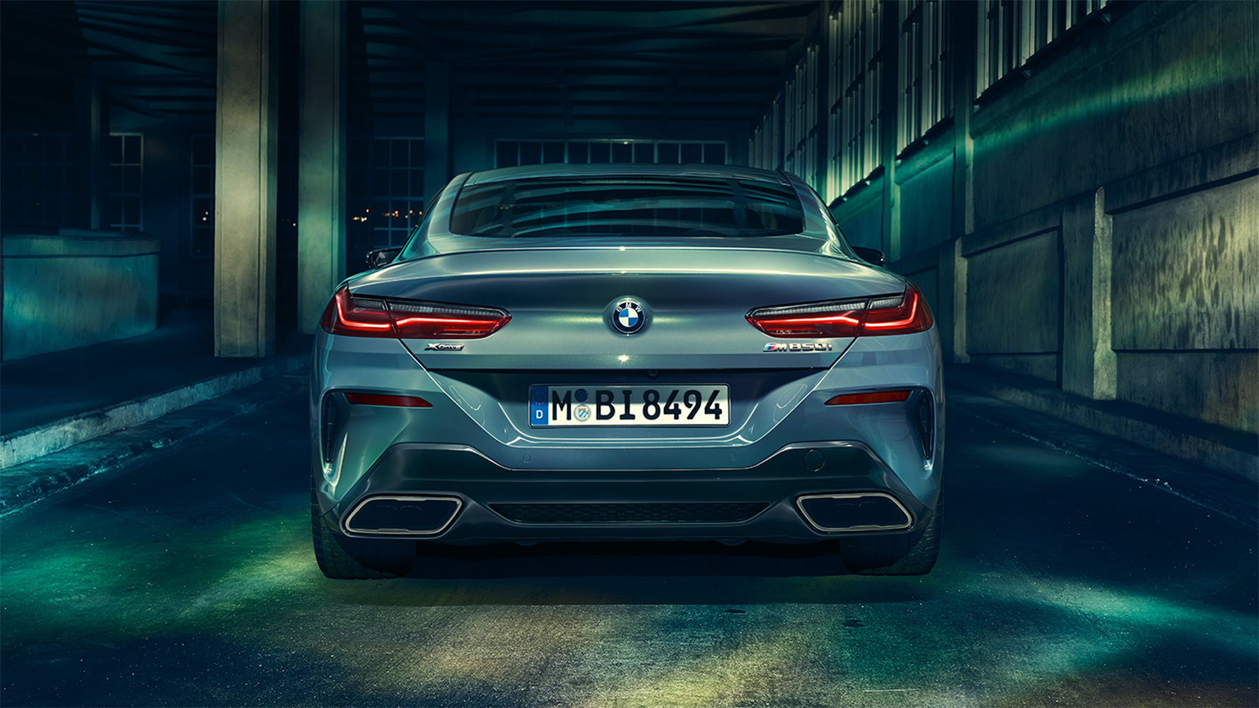 BMW 8. seeria Coupe` tagantvaade Tagantvaade: BMW 8. seeria Coupé öises linnas.