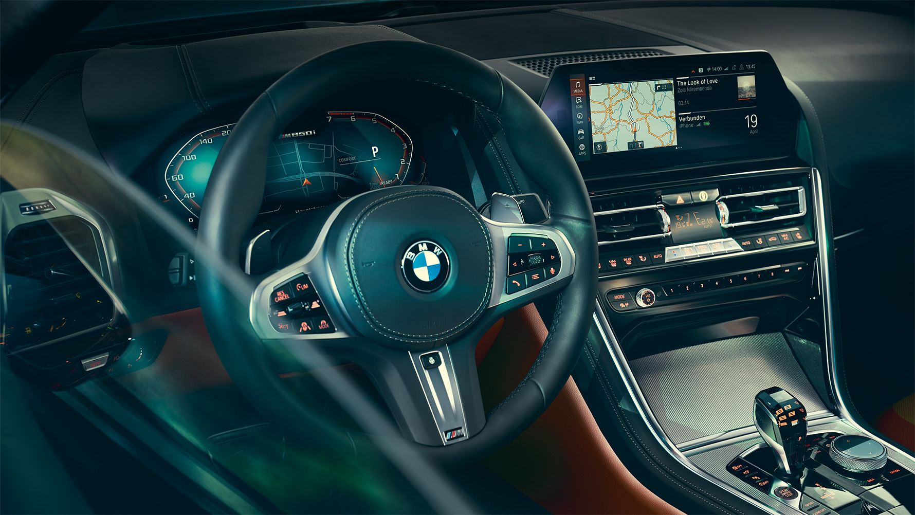 BMW 8. seeria Coupé, juhikoht BMW 8. seeria Coupé salongi lähivõte fookusega roolil.