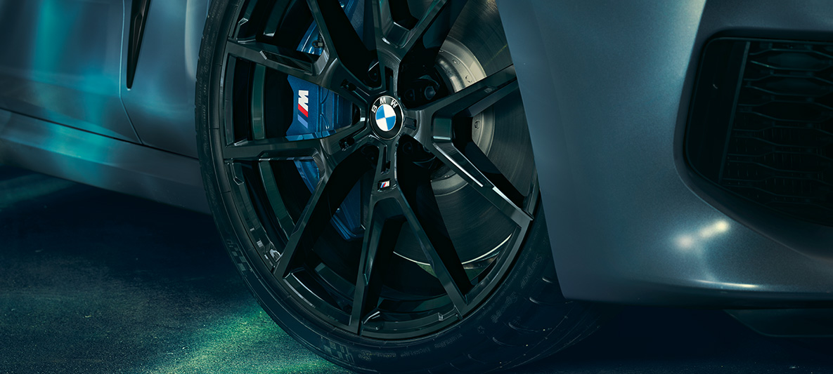 BMW M850i Coupé First Edition, velgede lähivaade BMW M850i Coupé First Editioni 20-tollised kergmetallveljed