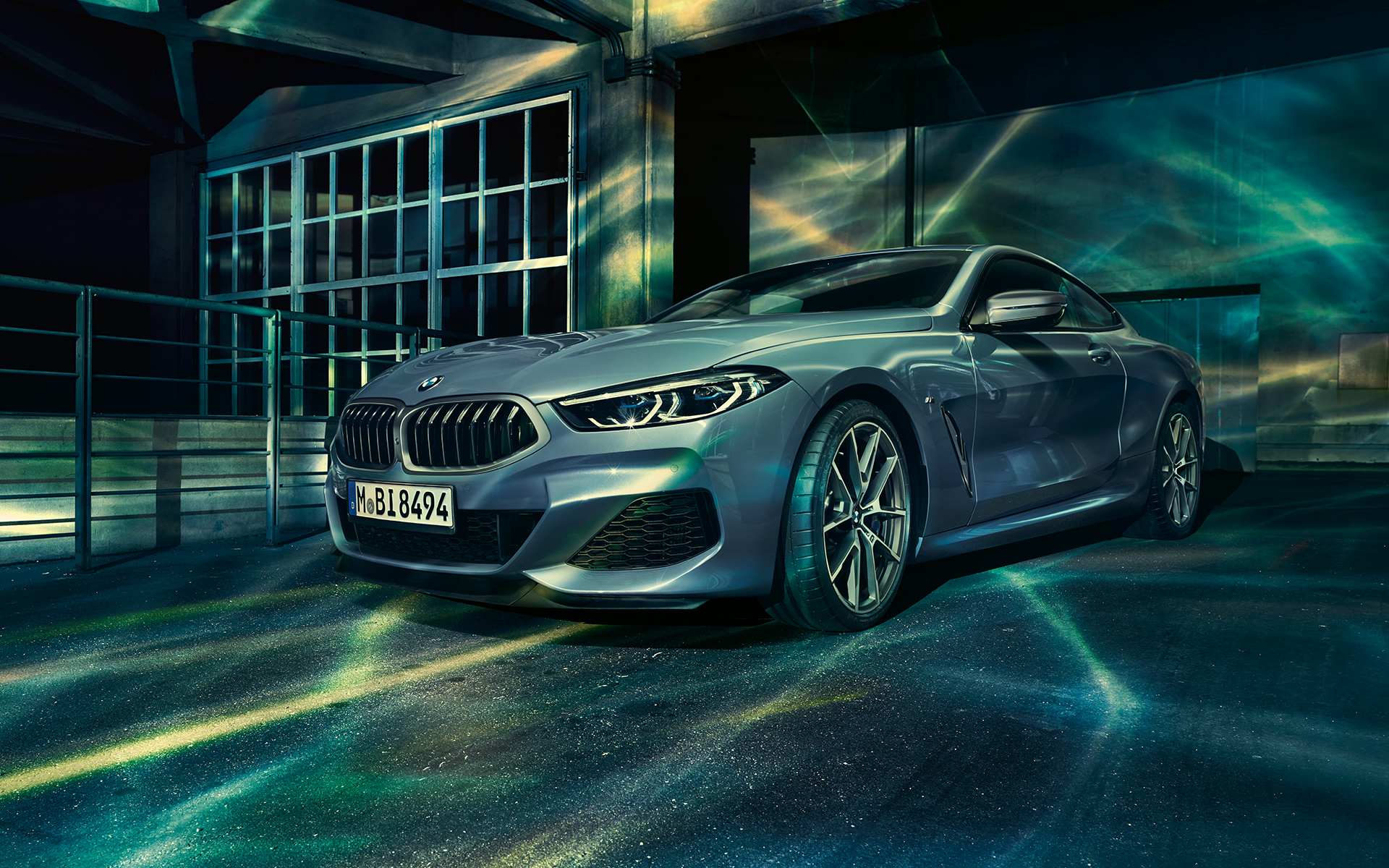 BMW 8. seeria Coupé, kolm neljandikku eestvaade BMW 8. seeria Coupé kolm neljandikku eestvaade linnas, pilt.