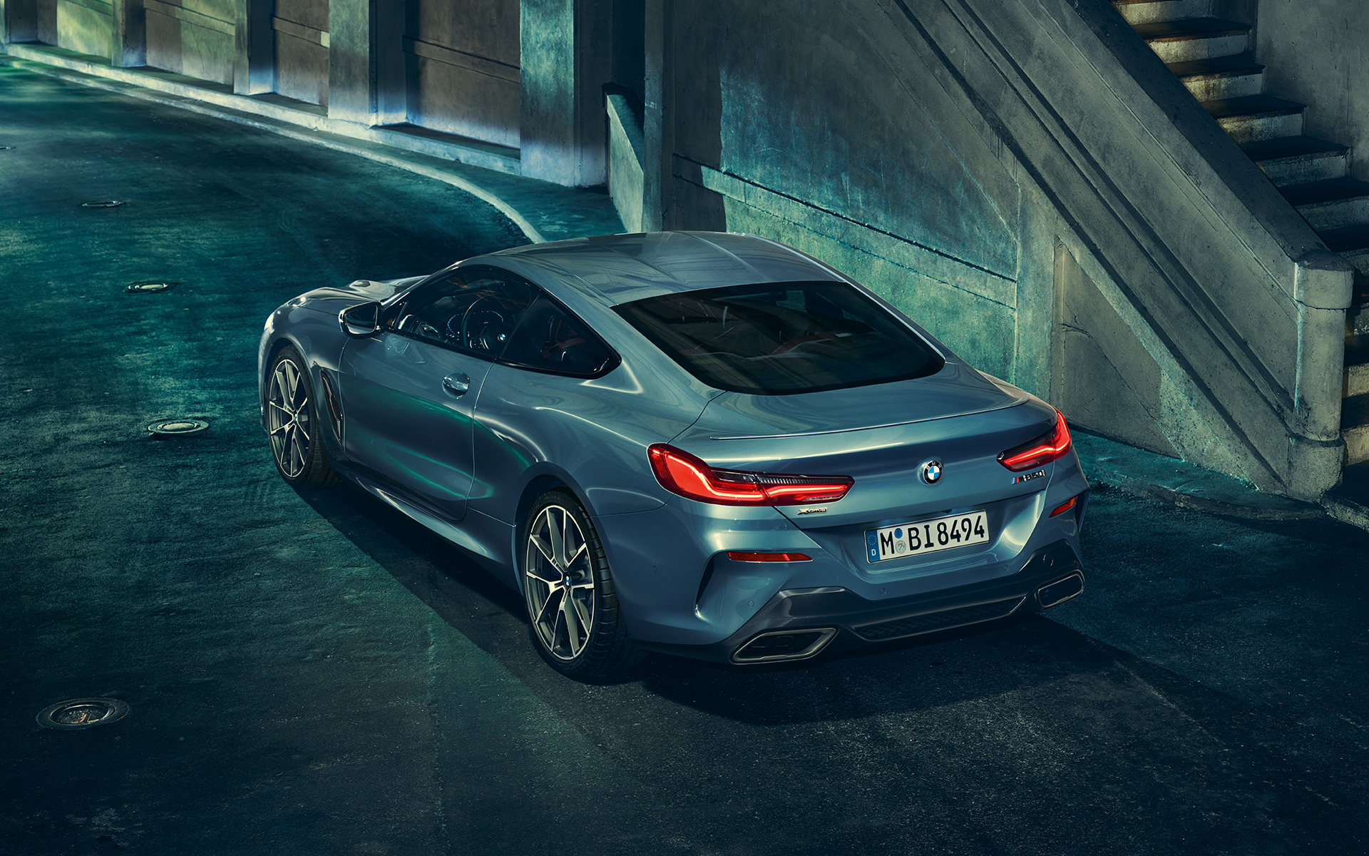 BMW 8. seeria Coupé, kolm neljandikku tagantvaade BMW 8. seeria Coupé kolm neljandikku tagantvaade vasakult linnas, pilt.