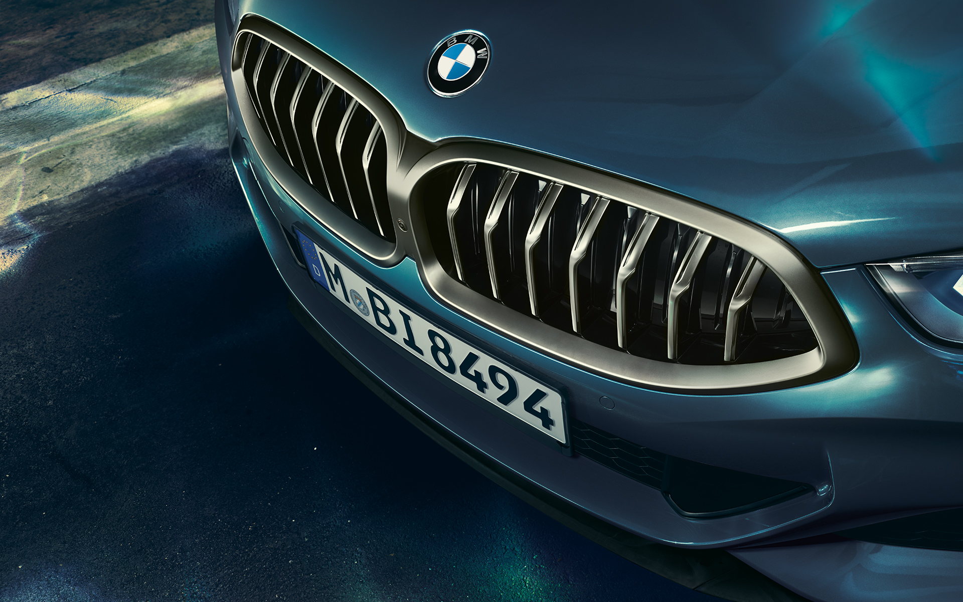 BMW 8. seeria Coupé eest BMW 8. seeria Coupé esiosa lähivõte.