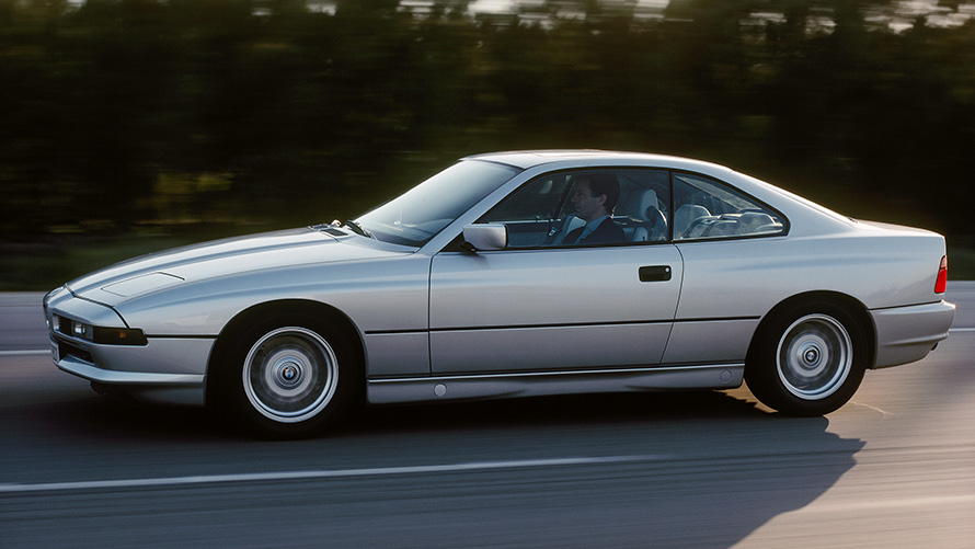 BMW 8. seeria Coupé (E31), 7/8 külgvaade sõites BMW 8. seeria Coupé (E31), 7/8 külgvaade sõites
