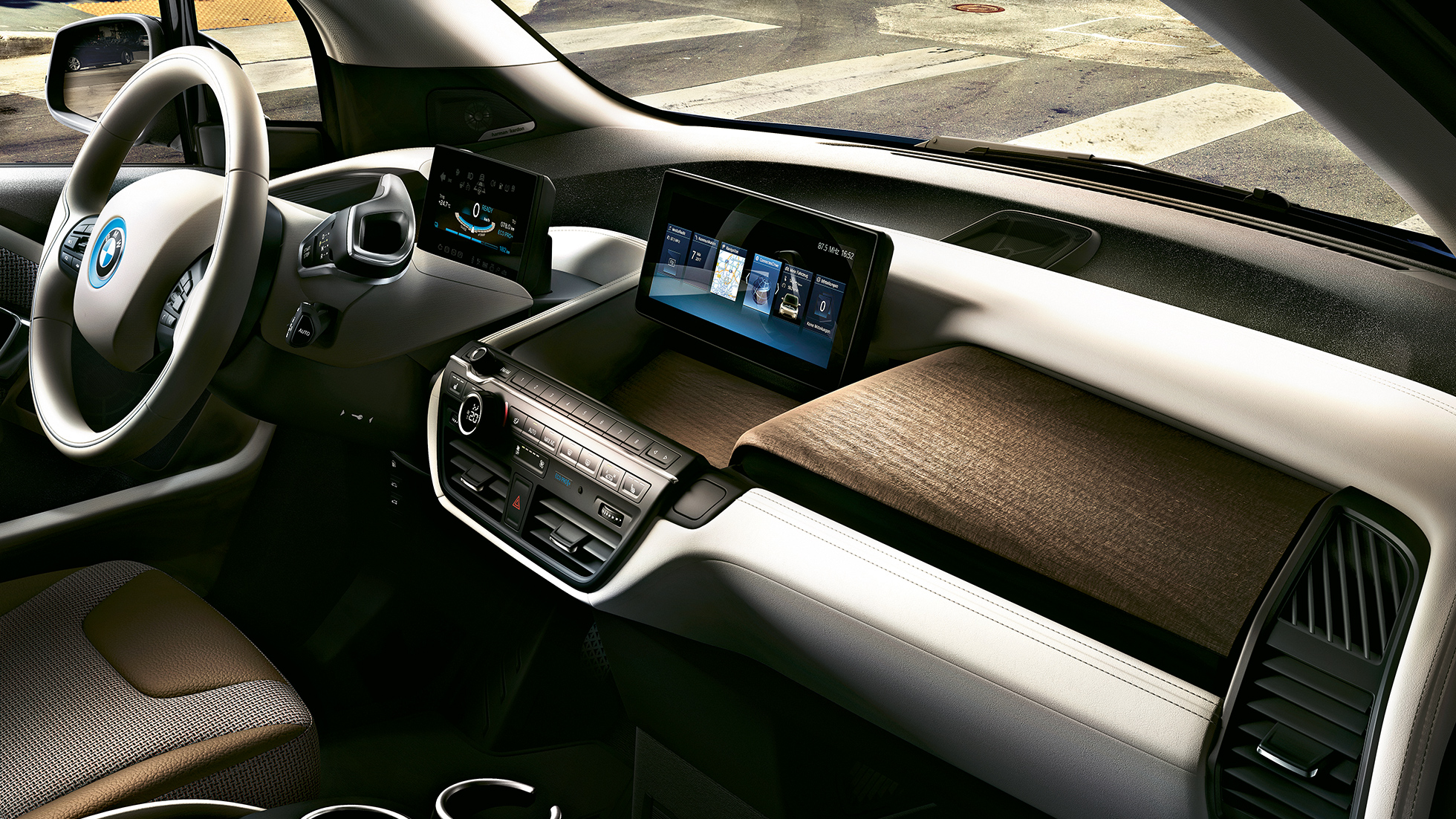 BMW i3 2018 salong BMW i3 I01 2018 salongi keskpaneeli ekraan