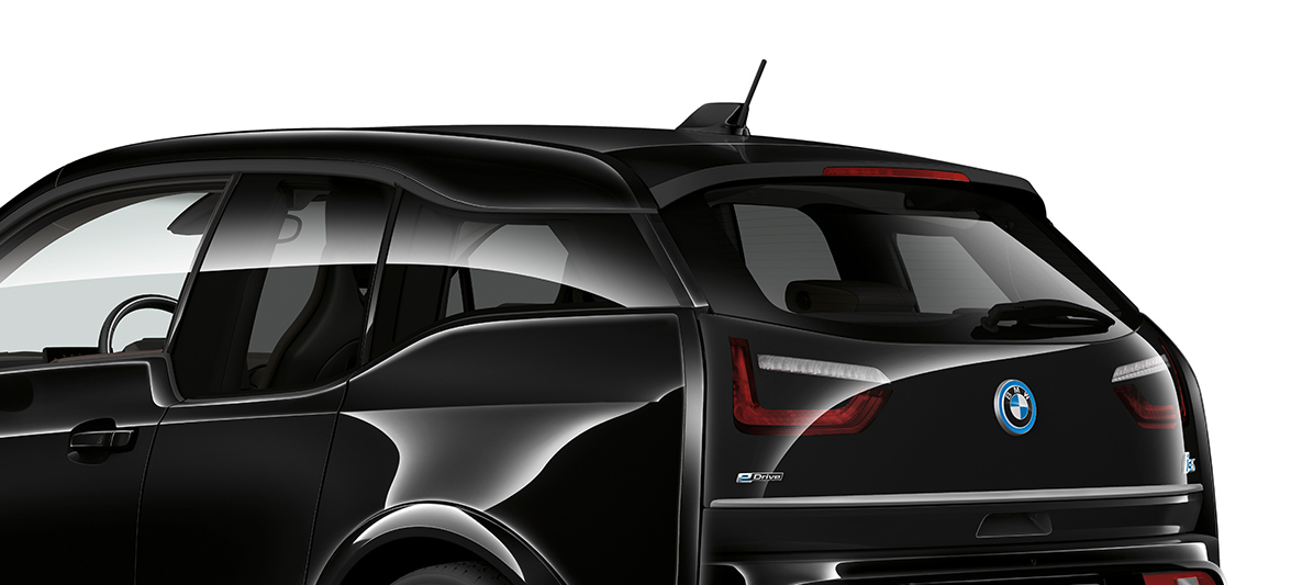 BMW i3s Edition RoadStyle 2019, kolm neljandikku tagantvaade BMW i3s Edition RoadStyle 2019 I01 Fluid Black koos E-Copper viimistlusega, kolm neljandikku tagantvaade