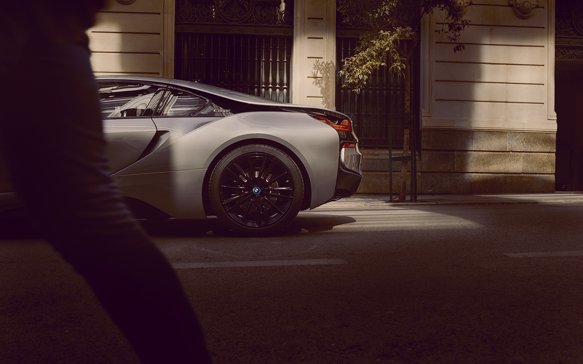 BMW i8 Coupé vaade külgvaade tagumisele rattale BMW i8 Coupé vaade külgvaade tagumisele rattale
