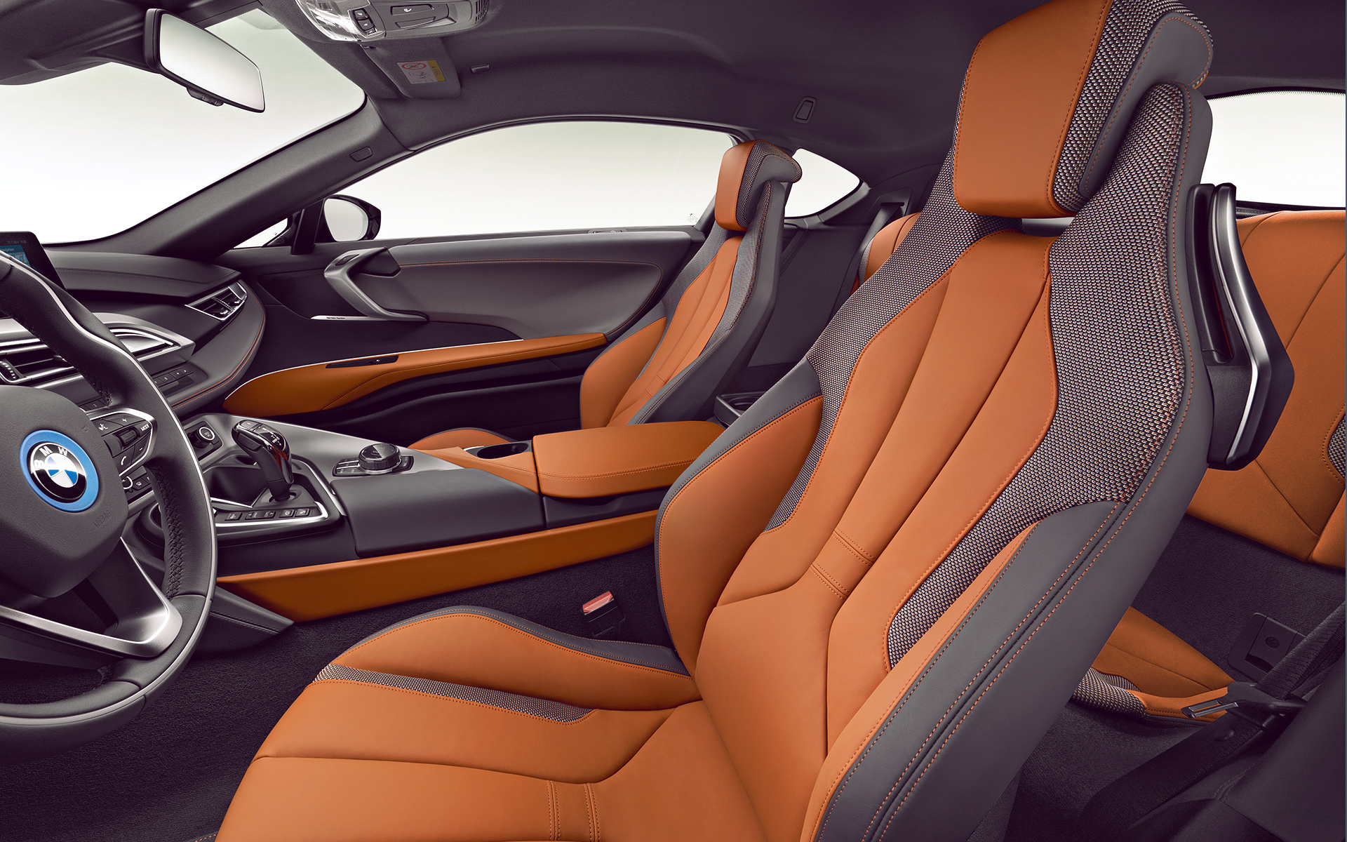 BMW i8 Coupé pruuni nahaga kaetud eesistmed BMW i8 Coupé pruuni nahaga kaetud eesistmed