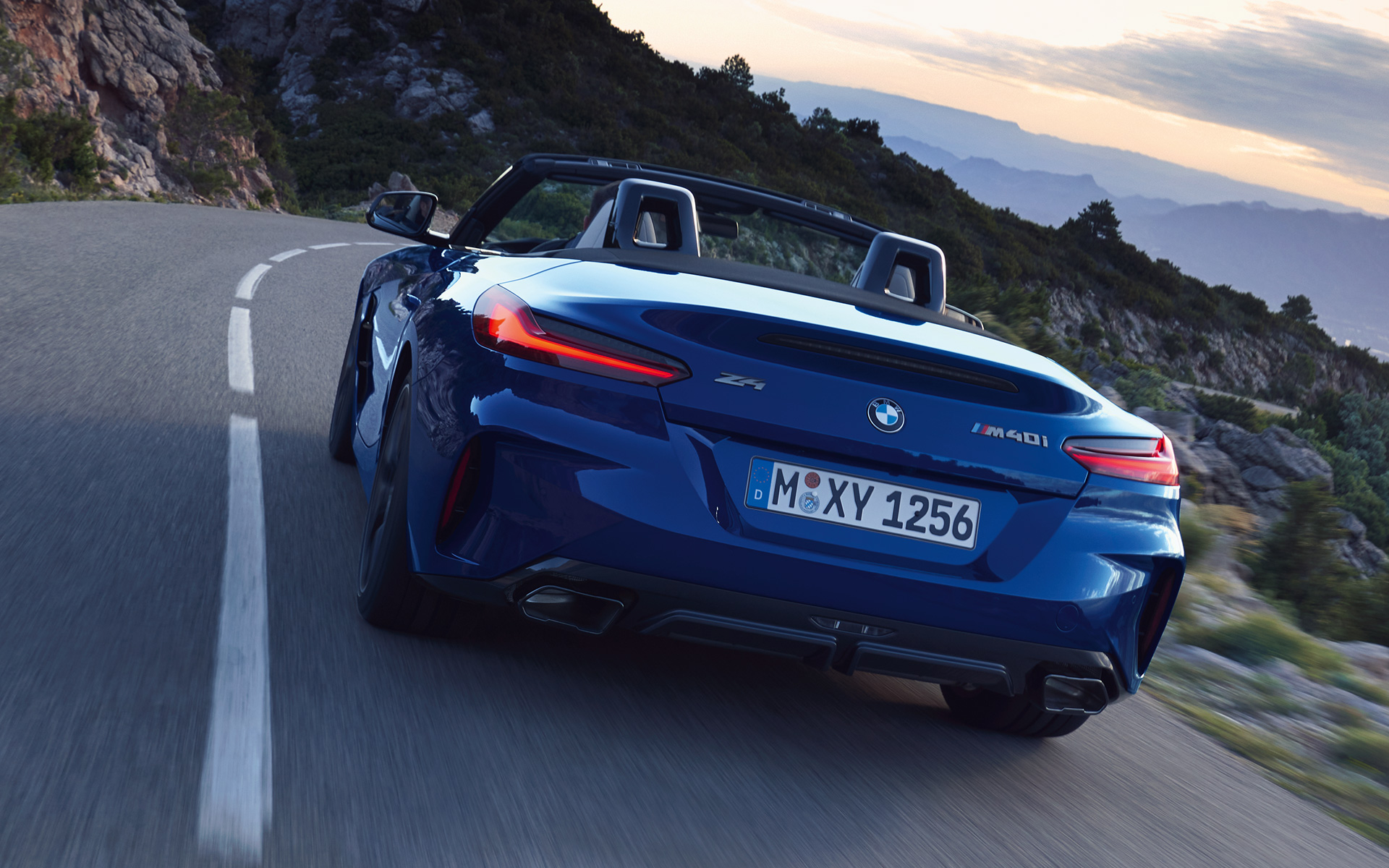 BMW Z4 M40i G29 2022, Portimao Blue, sportlik kolm neljandikku eestvaade