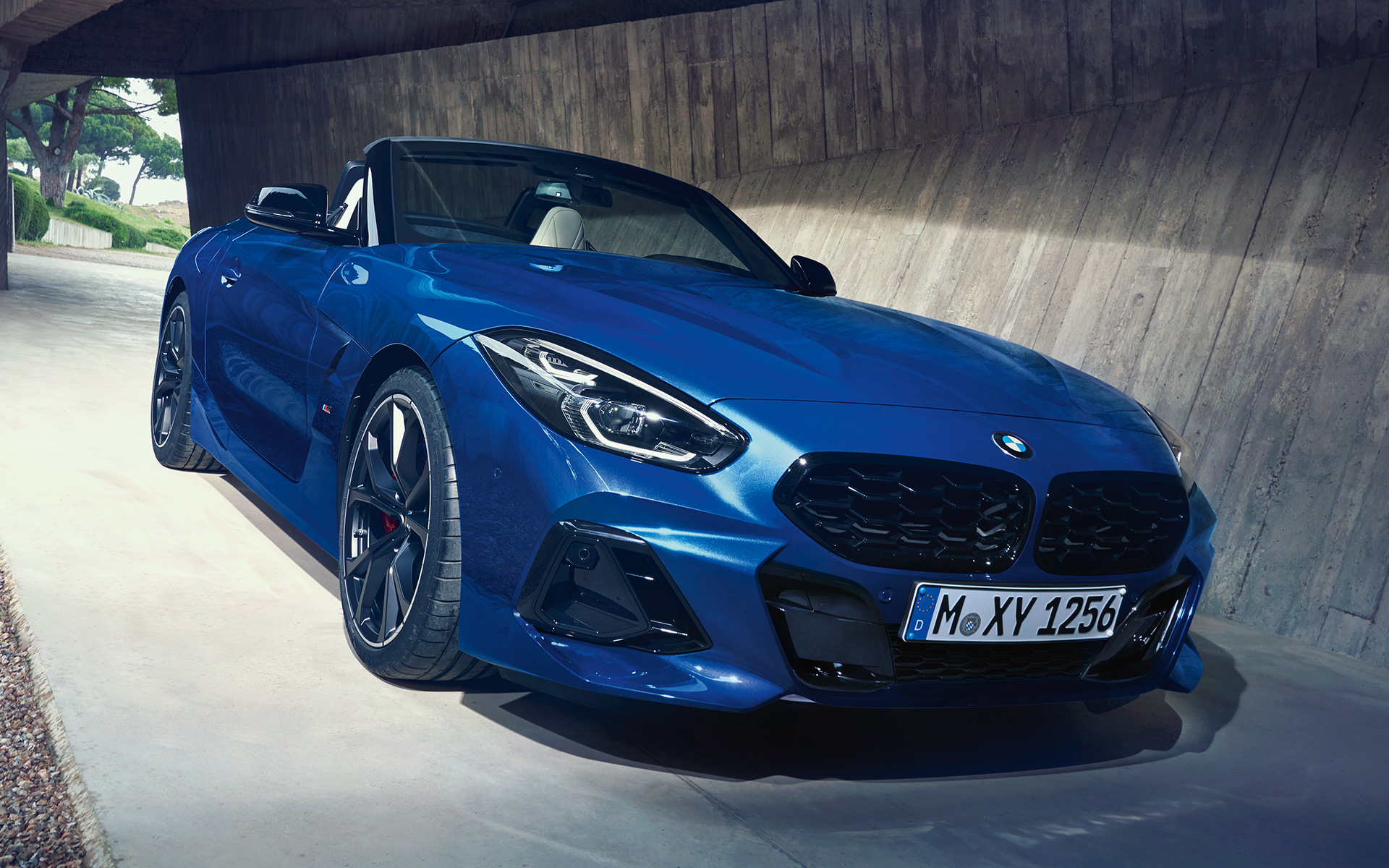 BMW Z4 M40i G29 2022, Portimao Blue, ülaltvaade avatud pehme katusega
