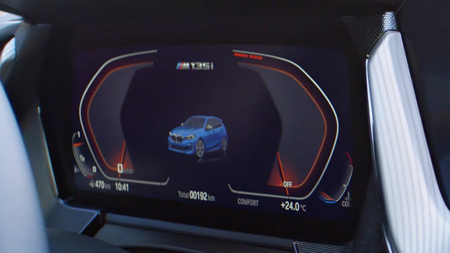 BMW M135i xDrive (F40), video BMW M135i xDrive (F40) värvitoonis M Misano Blue metallik, video