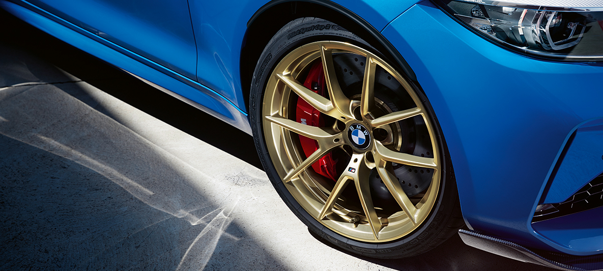 BMW M2 CS 19-tollised M-kergmetallveljed V-spoke style 763 M Gold matt BMW M2 CS F87 Misano Blue metallik, 19-tolliste V-spoke syle 763 M Gold matt M-kergmetallvelgede detailvaade