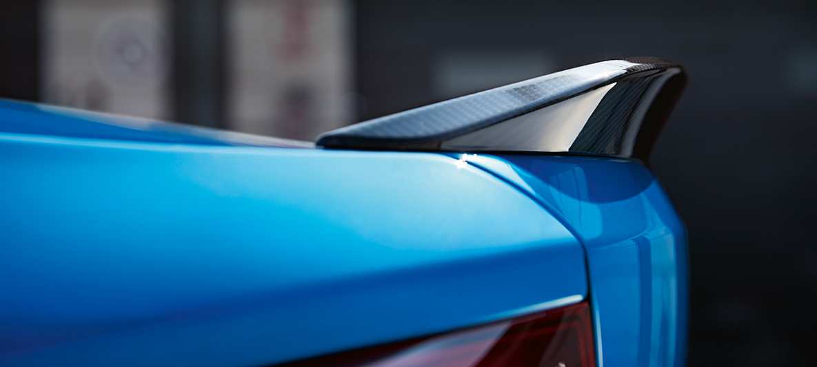 BMW M2 CS tagaspoiler BMW M2 CS F87 Misano Blue metallik, tagaspoileri detailvaade