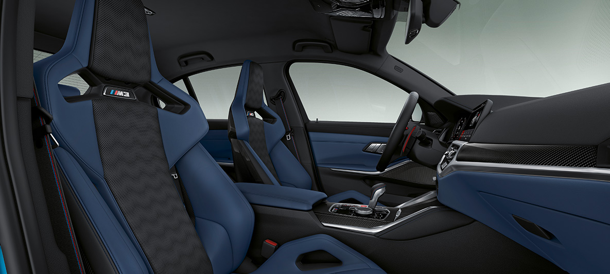 BMW M3 Sedaan G80 2021 salong, BMW Individuali peene tekstuuriga täisnahkpolster 'Merino' Fjord Blue/Black BMW M3 Sedaan G80 2021 salong, BMW Individuali peene tekstuuriga täisnahkpolster 'Merino' Fjord Blue/Black