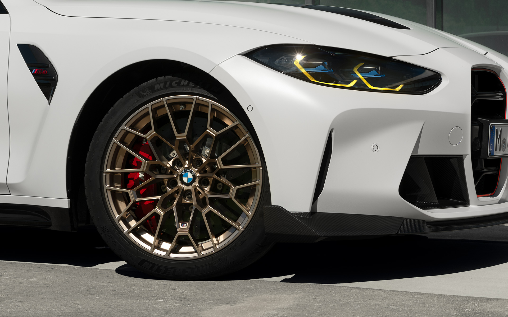Kergekaalulised valuveljed (CS-i eksklusiivse disainiga) koos rajarehvidega, BMW M3 CS G80 BMW M3 CS G80, kergekaalulised valuveljed (CS-i eksklusiivse disainiga) koos rajarehvidega