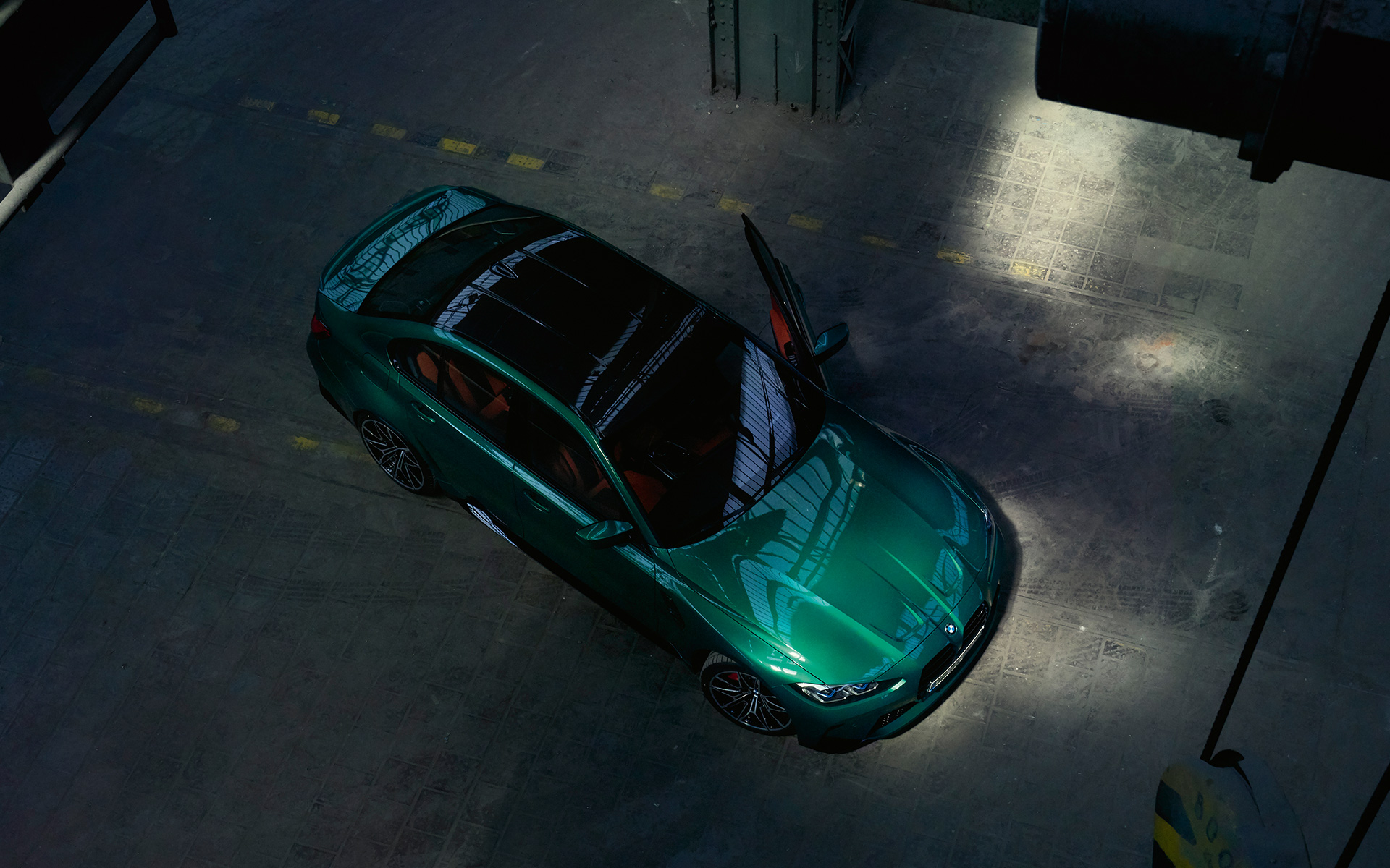 BMW M3 Sedaan G80 2020, Isle of Man Green metallik, süsinikkiust katus, ülaltvaade