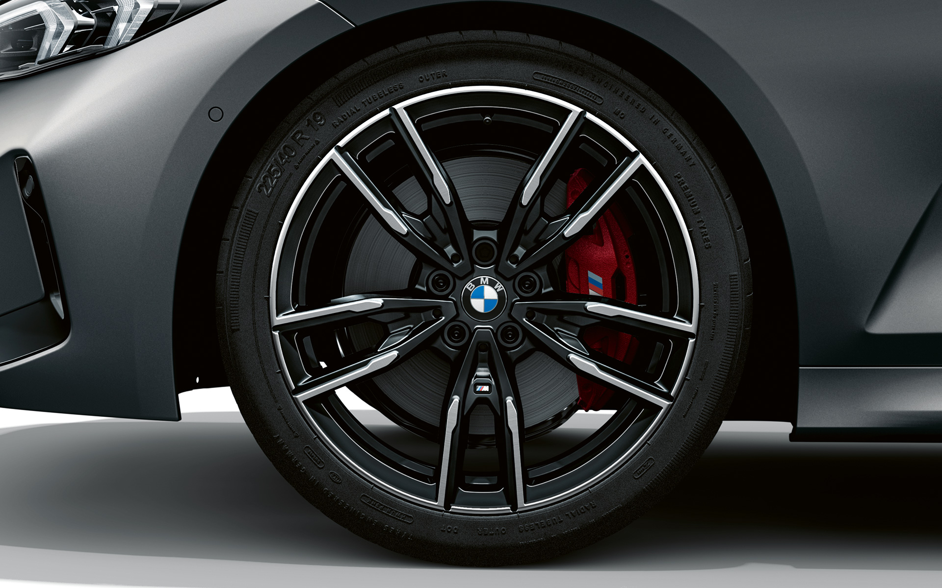 19-tollised M-kergmetallveljed Double-spoke style 792 M Bicolour Jet Black, BMW M340i xDrive Sedaan G20 BMW M340i xDrive Sedaan G20, BMW Individual Frozen Pure Grey metallik, 19-tollised M-kergmetallveljed Double-spoke style 792 M Bicolour Jet Black, lähivõte