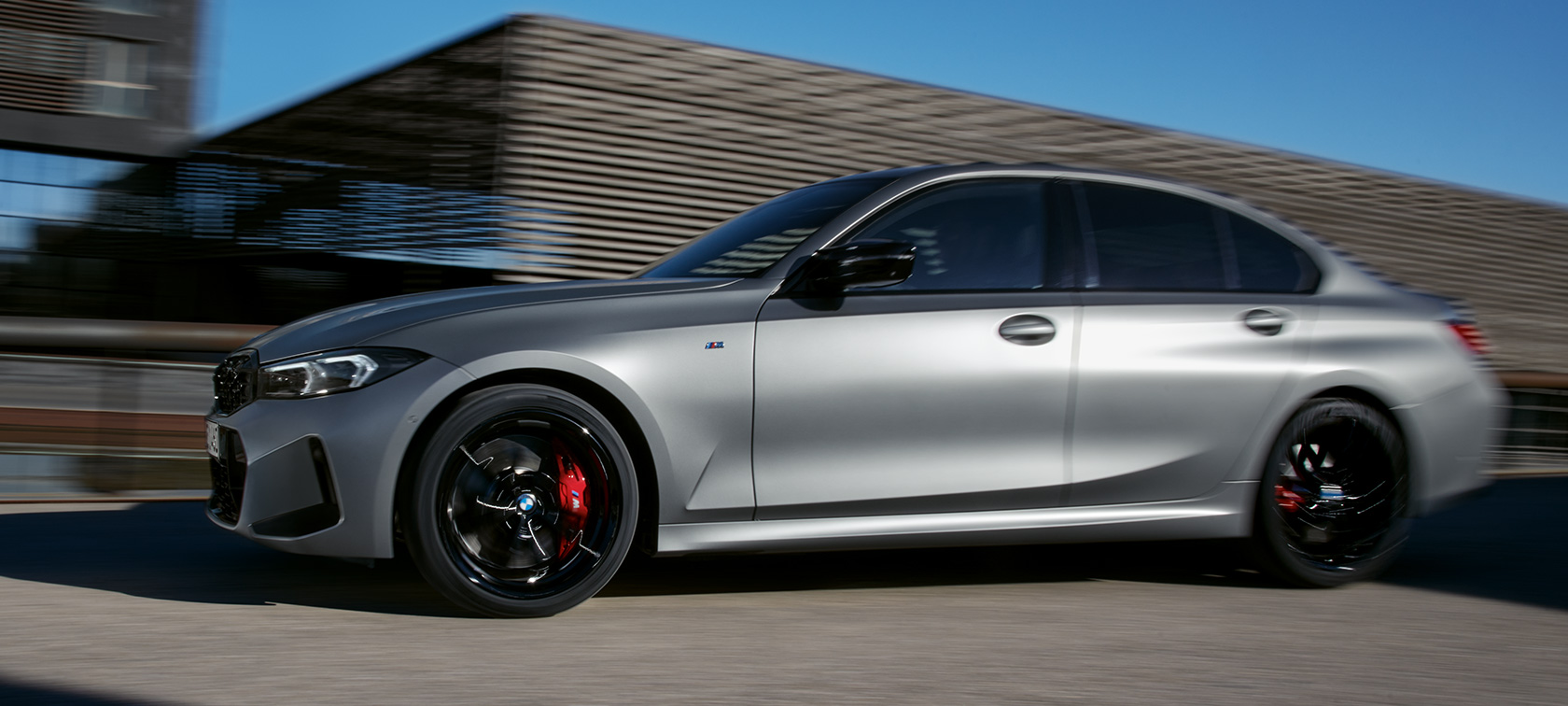 Külgvaade, BMW M340i xDrive Sedaan G20 BMW M340i xDrive Sedaan G20, BMW Individual Frozen Pure Grey, külgvaade tänaval sõites