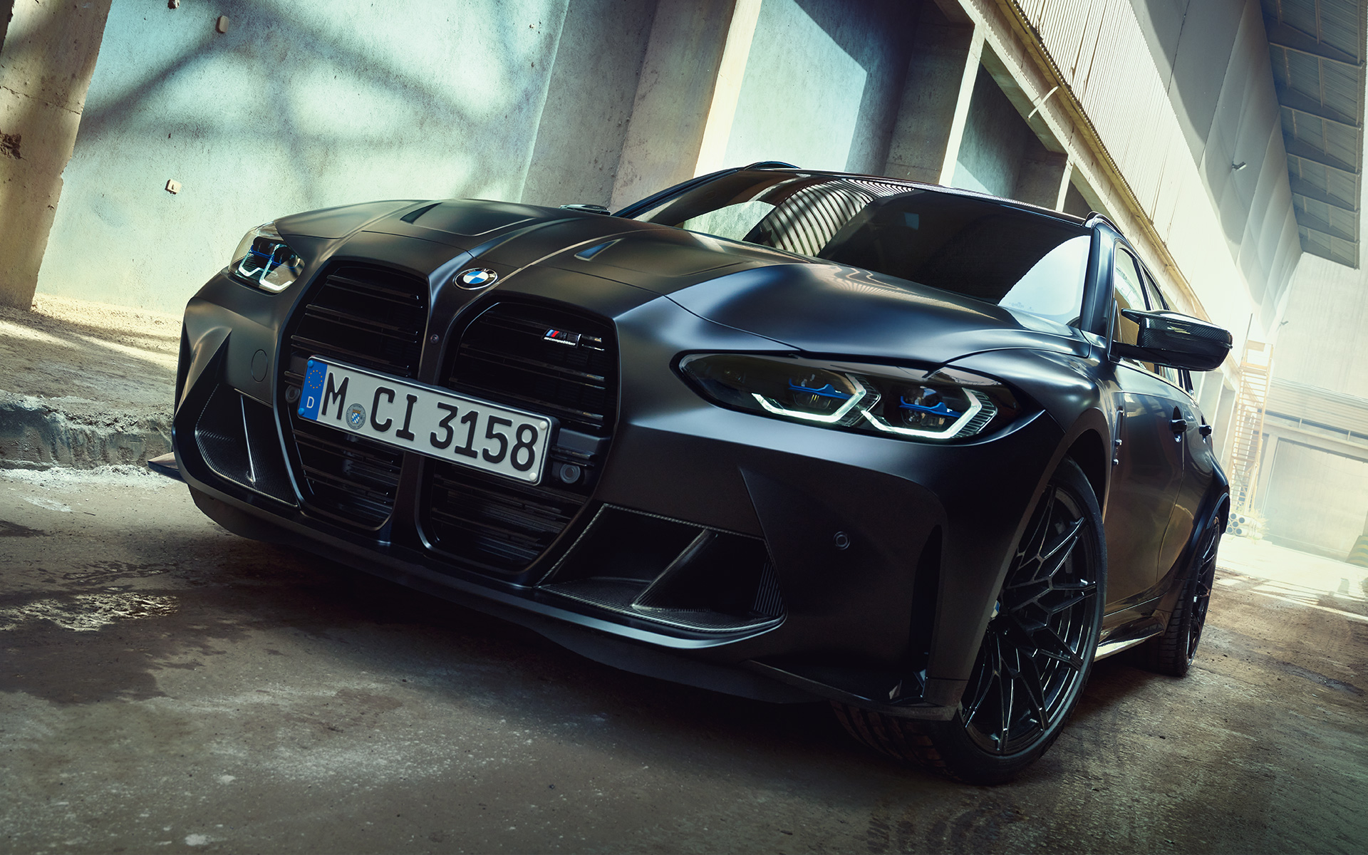 M-disain, BMW M3 Competition Touring G81, BMW Individual Frozen Black metallik BMW M3 Competition Touring G81, BMW Individual Frozen Black metallik, M-disain, kolm neljandikku eestvaade