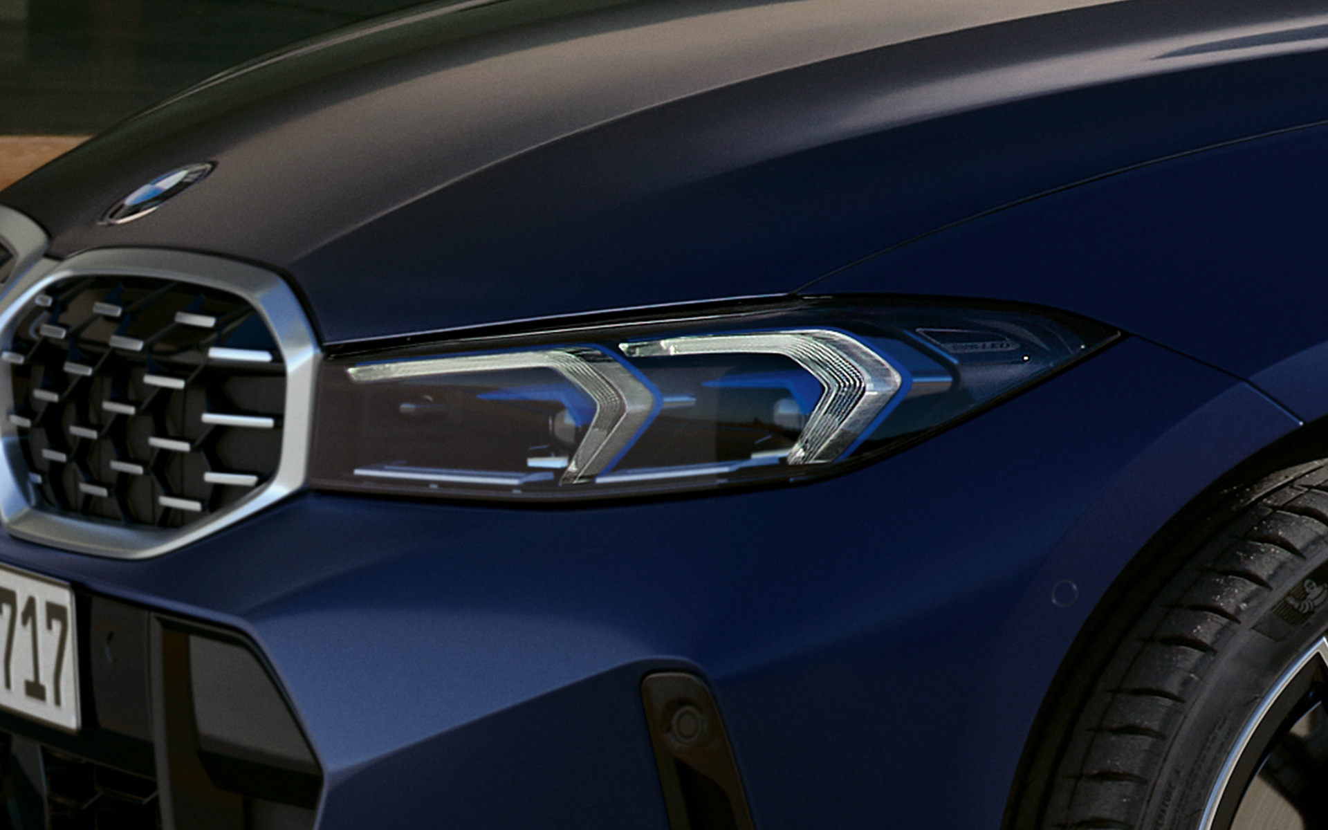 BMW M340i xDrive Touring G21, Frozen Tanzanite Blue, LED-esituled, lähivõte BMW M340i xDrive Touring G21, Frozen Tanzanite Blue, LED-esituled, lähivõte