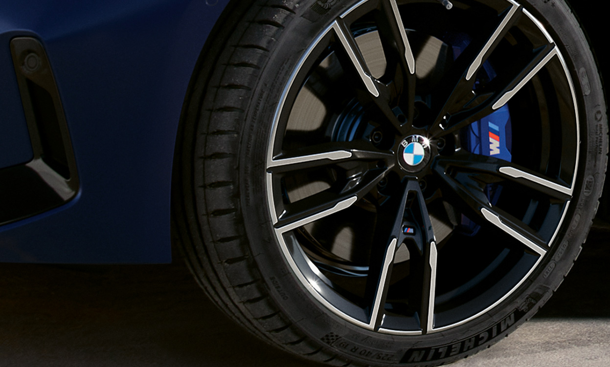 BMW M340i xDrive Touring G21, 19-tollised M-kergmetallveljed, lähivõte BMW M340i xDrive Touring G21, Frozen Tanzanite Blue, 19-tollised M-kergmetallveljed, lähivõte