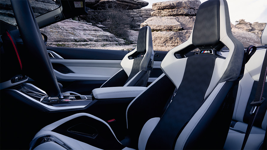 M Carbon korvistmed, M xDrive’iga BMW M4 Competition Cabrio G83 2021, salong avatud pehme katusega M xDrive’iga BMW M4 Competition Cabrio G83 2021, M Carbon korvistmed, salong avatud pehme katusega