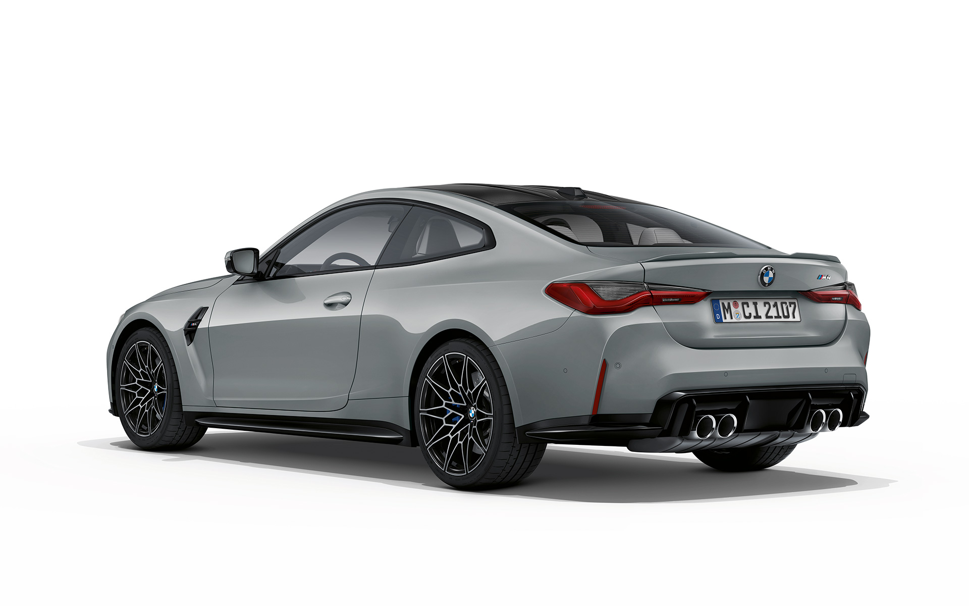 BMW M4 Coupé G82 2020, Brooklyn Grey metallik, kolm neljandikku tagantvaade