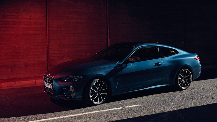 BMW M440i xDrive Coupé G22 2020, Arctic Race Blue metallik, kolm neljandikku eestvaade liikumise ajal