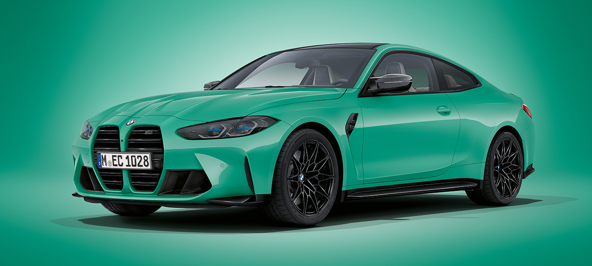 BMW M4 Coupé G82 2021, BMW Individual Mint Green metallik, kolm neljandikku eestvaade seistes BMW M4 Coupé G82 2021, BMW Individual Mint Green metallik, kolm neljandikku eestvaade seistes