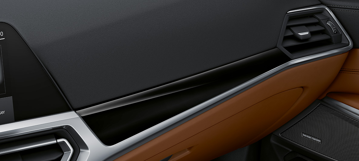 BMW Individuali salongi dekoratiivliistud Piano Finish Black, BMW M4 Coupé G82 2020 salong BMW Individuali salongi dekoratiivliistud Piano Finish Black koos Pearl Chrome’i detailidega, BMW M4 Coupé Individual G82 2020