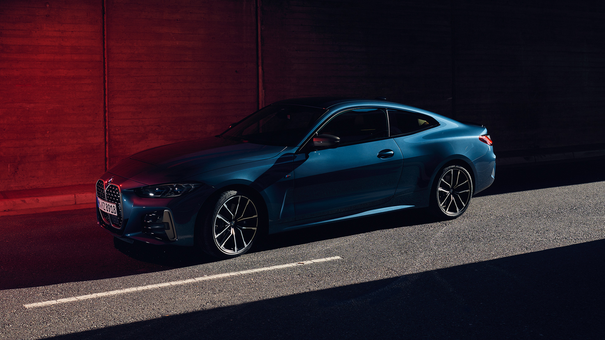 BMW M440i xDrive Coupé G22 2020, külgvaade katusejoonele BMW M440i xDrive Coupé Arctic Race Blue metallik G22 2020, külgvaade katusejoonele