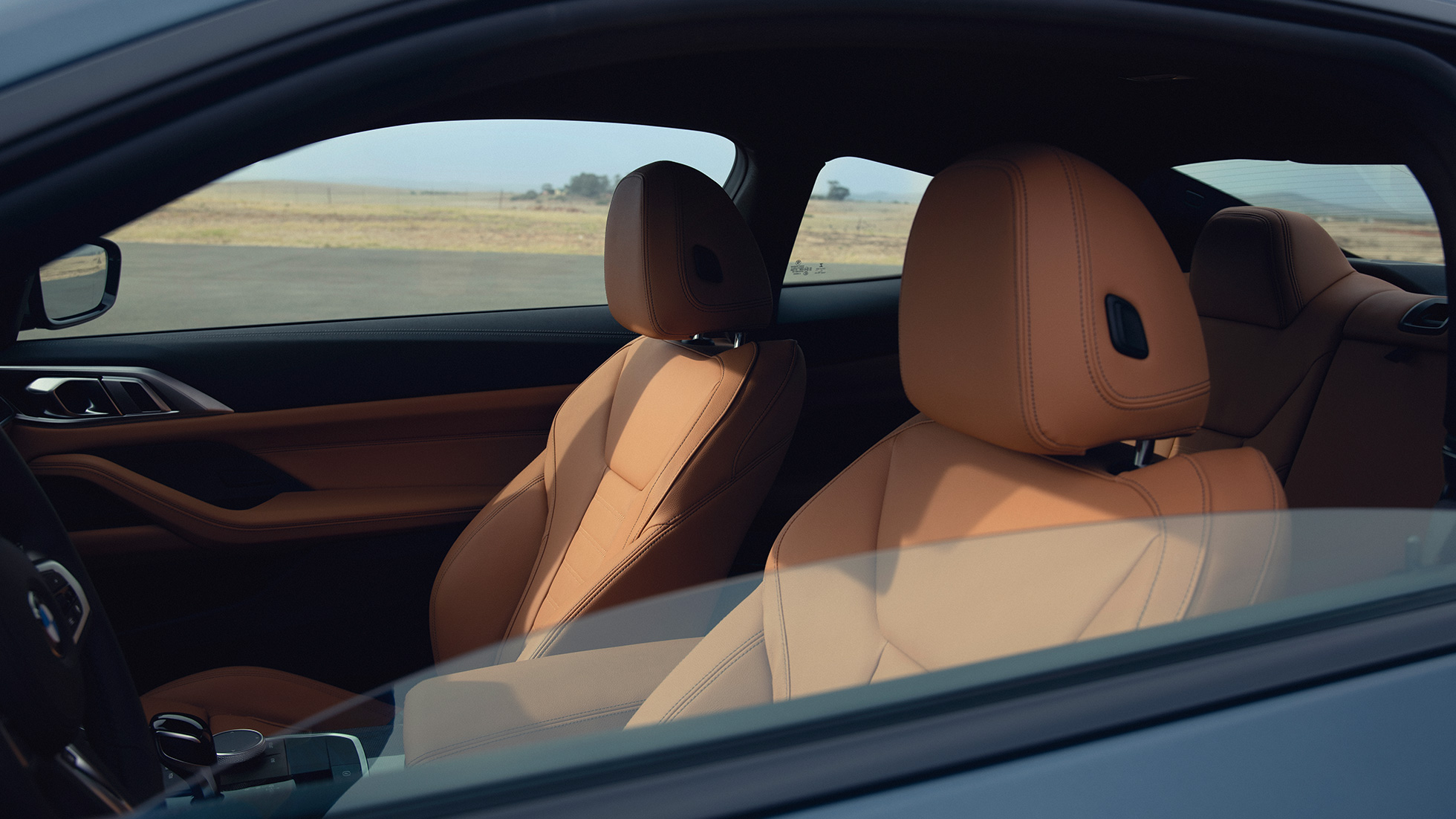 BMW M440i xDrive Coupé G22 2020, sportistmed BMW M440i xDrive Coupé Arctic Race Blue metallik G22 2020, salong, sportistmed