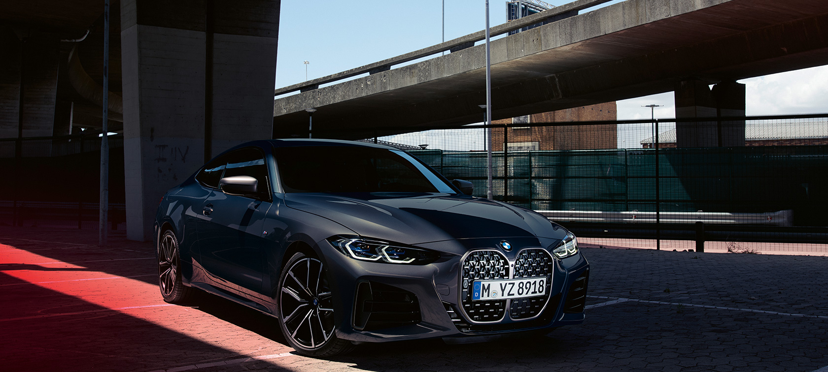 BMW M440i xDrive Coupé G22 2020, kolm neljandikku külgvaade BMW M440i xDrive Coupé G22 2020 Dravite Grey metallik, kolm neljandikku külgvaade