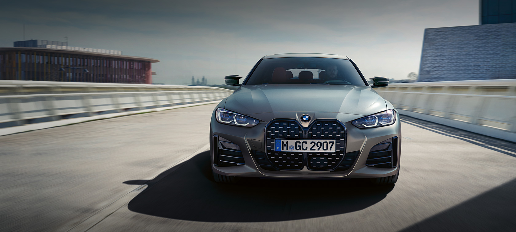BMW M440i xDrive Gran Coupé G26 2021, BMW Individual Frozen Pure Grey metallik, eestvaade