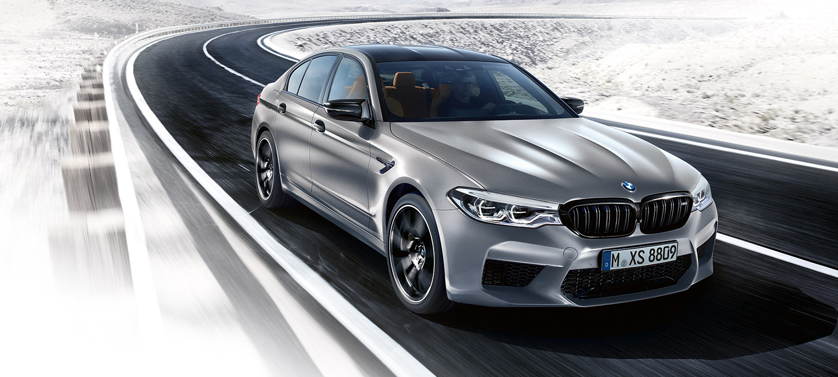 Olulisemad disainiomadused. BMW M5 Competition, kolm neljandikku eestvaade sõites.
