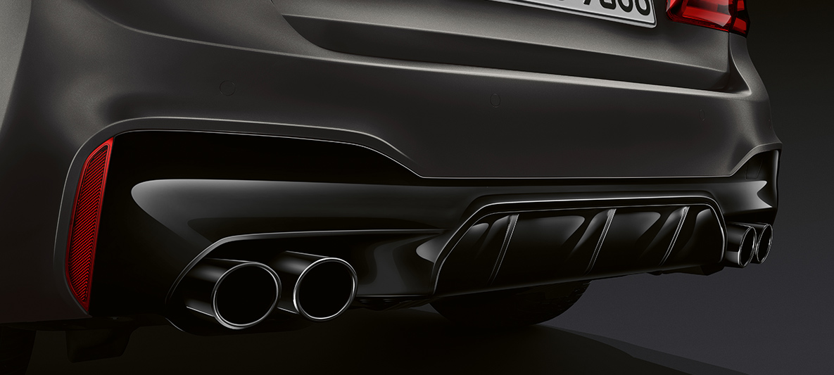 Kergmetallveljed. BMW M5 35 aasta paketi külgvaade.