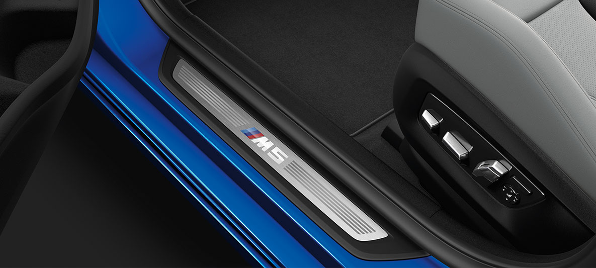 M5 lävekatted. BMW M5 detailvaade, lävekatted.