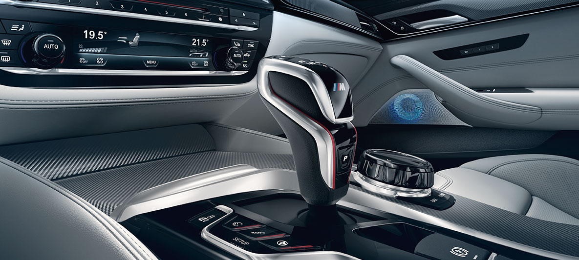 M5 käigukang. BMW M5 detailvaade, M käigukang.