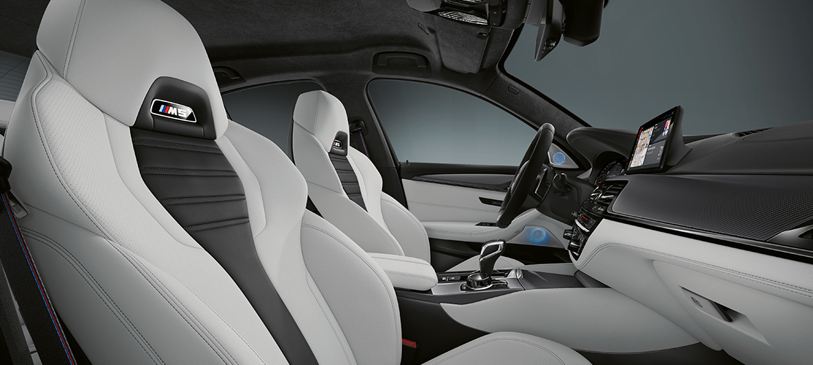 M5 sportistmed. BMW M5 detailidega M-sportistmed