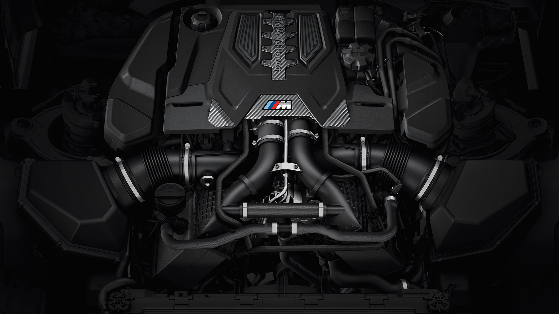 M-seeria TwinPower Turbo kaheksasilindriline bensiinimootor. BMW M5 Competitioni mootor koos M kattega.