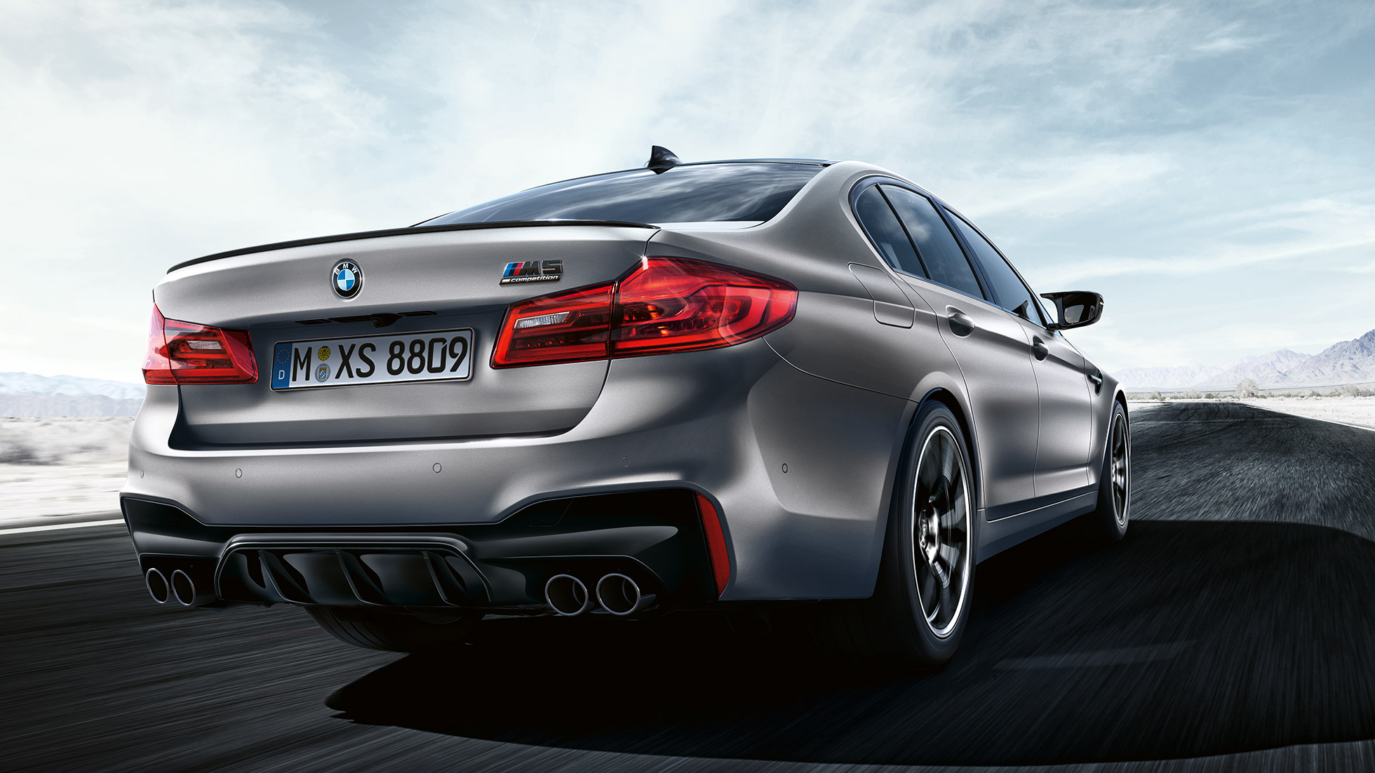 LED-tagatuled. BMW M5 Competition, kolm neljandikku tagantvaade.