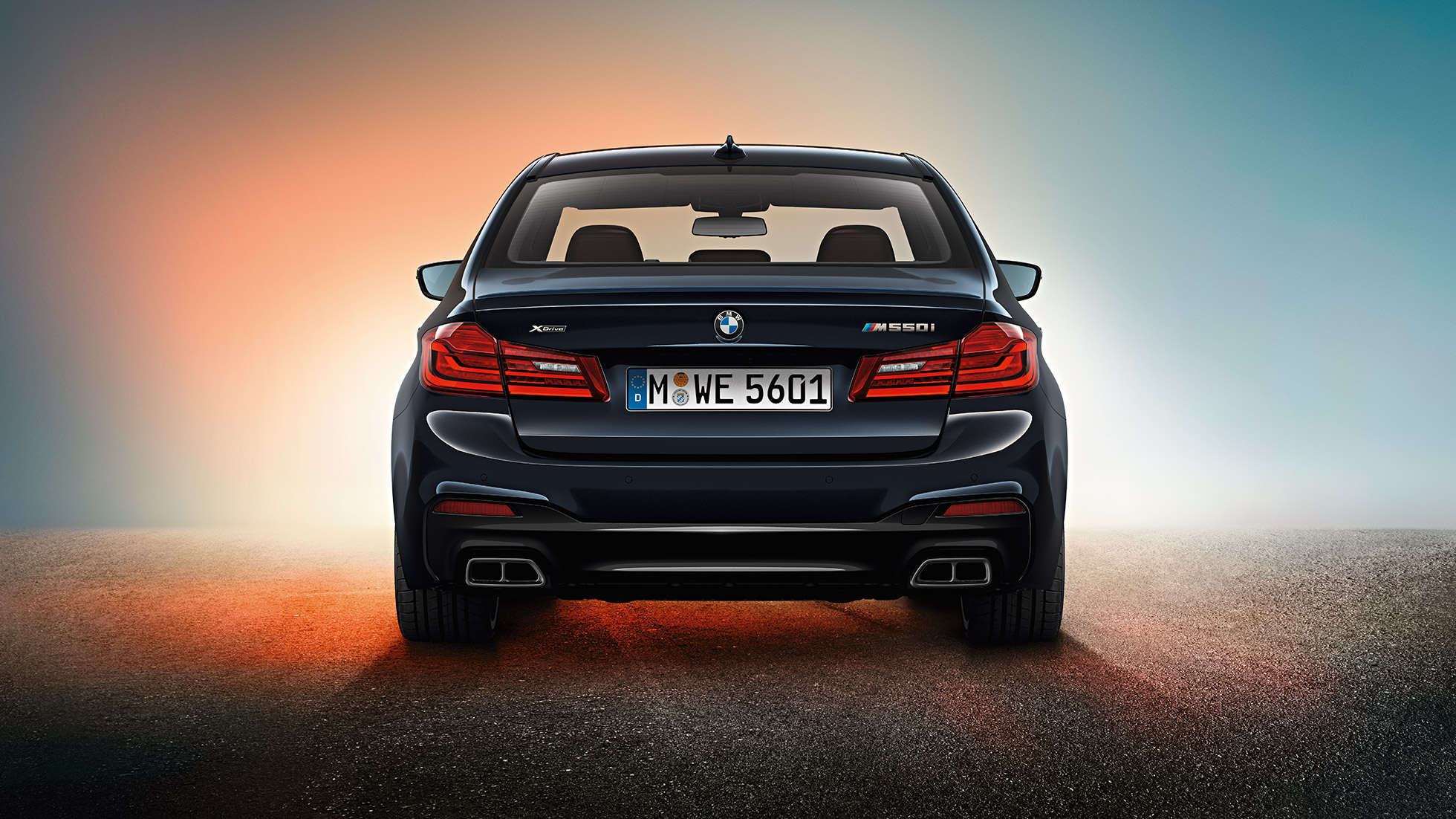 Tagaosa disain. BMW M550i ja BMW M550d disaini tagantvaade.