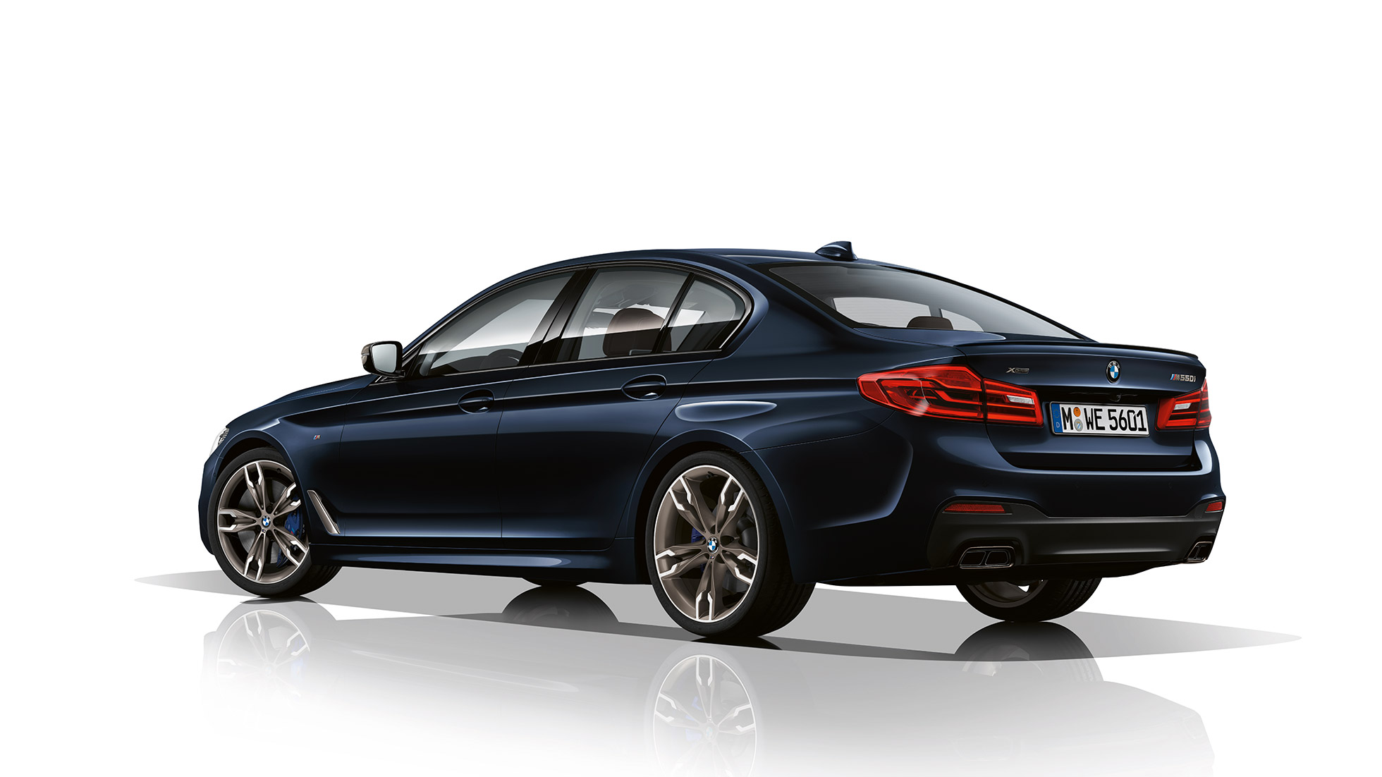 M Sport pidurid. BMW M550i ja BMW M550d disaini kolm neljandikku tagantvaade.