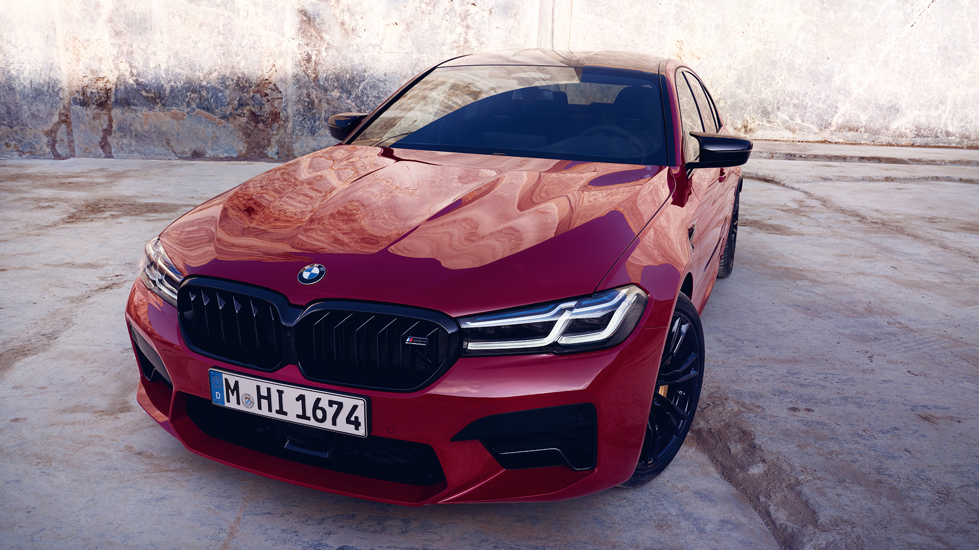 M-disain, BMW M5 Competition F90 LCI Facelift 2020, kolm neljandikku eestvaade M-disain, BMW M5 Competition F90 LCI Facelift 2020, BMW Individual Imola Red, kolm neljandikku eestvaade