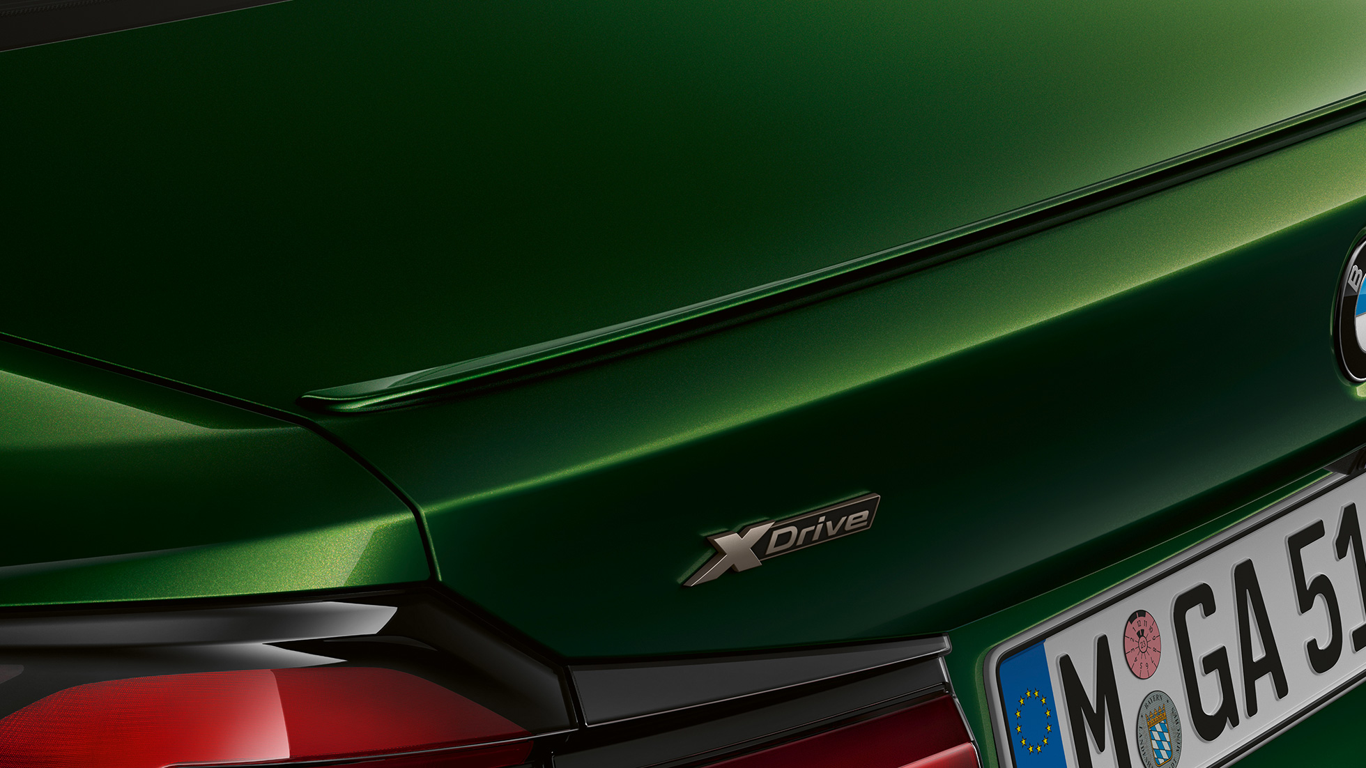 Antitiib, BMW M550i xDrive Sedan G30 LCI Facelift 2020, tagaosa lähivõte Antitiib, BMW M550i xDrive Sedan G30 LCI Facelift 2020, BMW Individual Verde Ermes metallik, tagaosa lähivõte