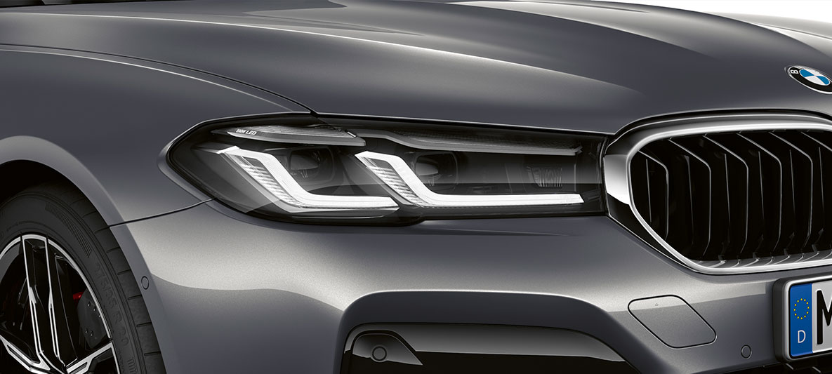 Uus esitulede disain, BMW M5 F90 LCI Facelift 2020, eestvaade Uus esitulede disain, BMW M5 F90 LCI Facelift 2020, Brands Hatch Grey metallik, eestvaade