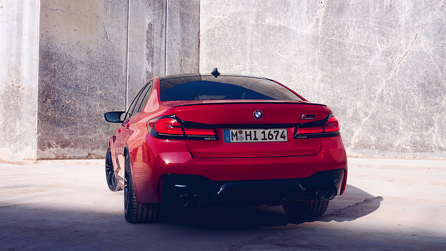 BMW M5 Competition F90 LCI Facelift 2020, BMW Individual Imola Red, tagantvaade